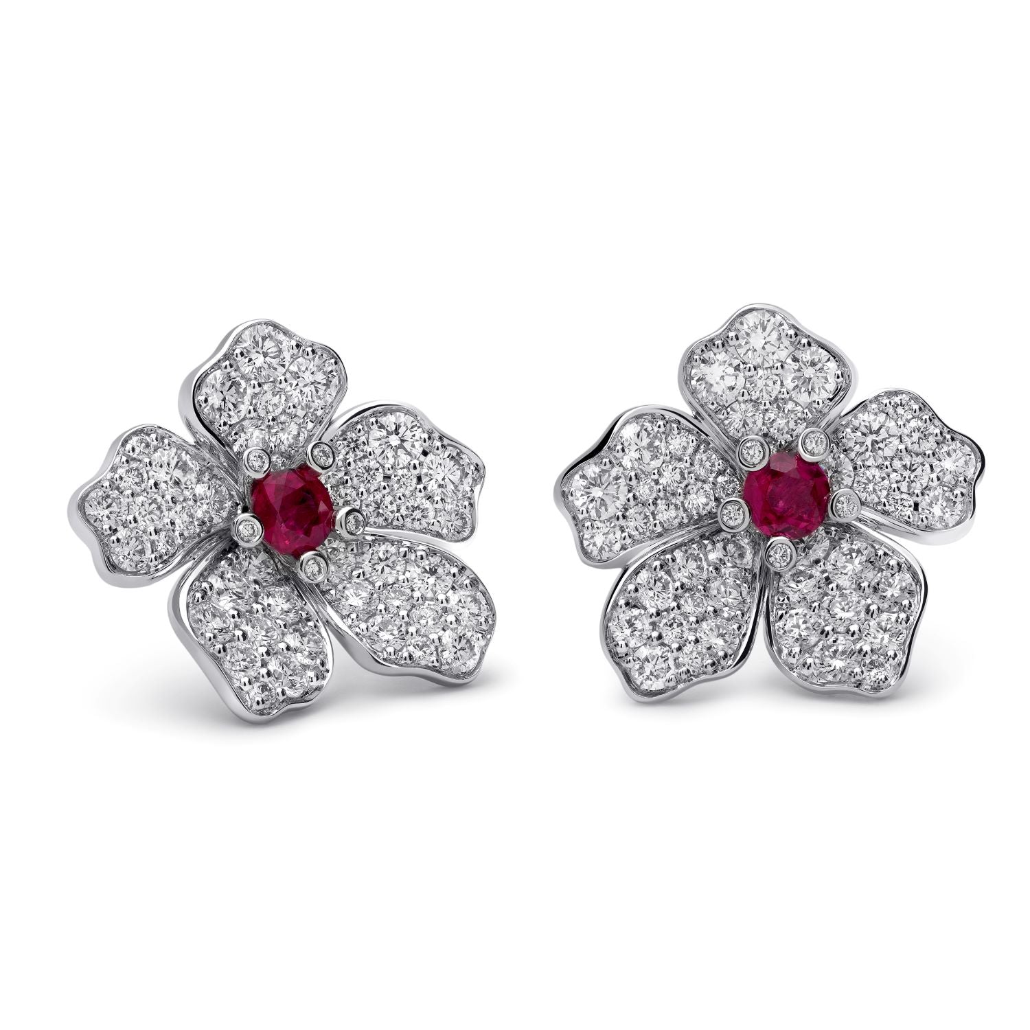 أقراط مرصعة بالياقوت