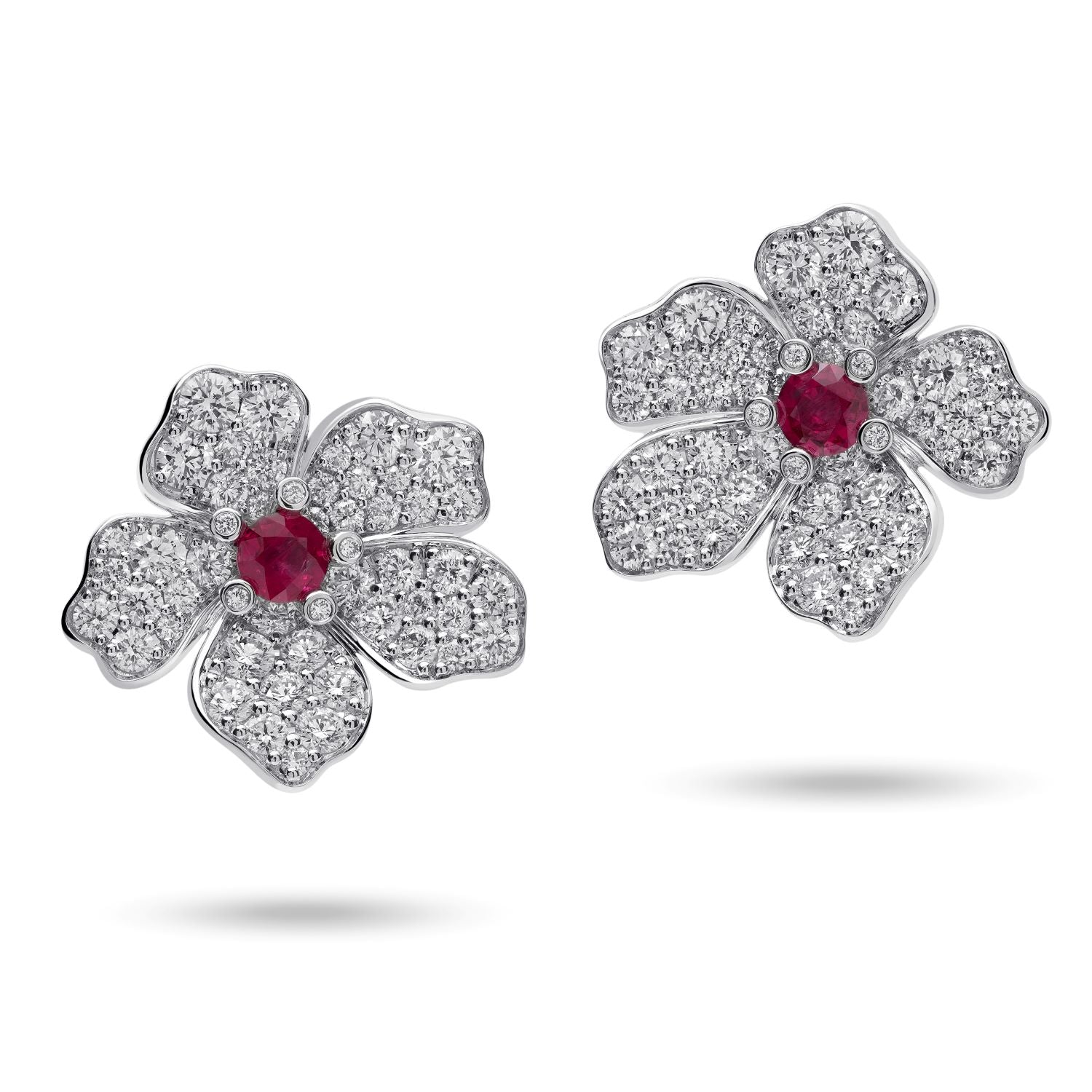 أقراط مرصعة بالياقوت