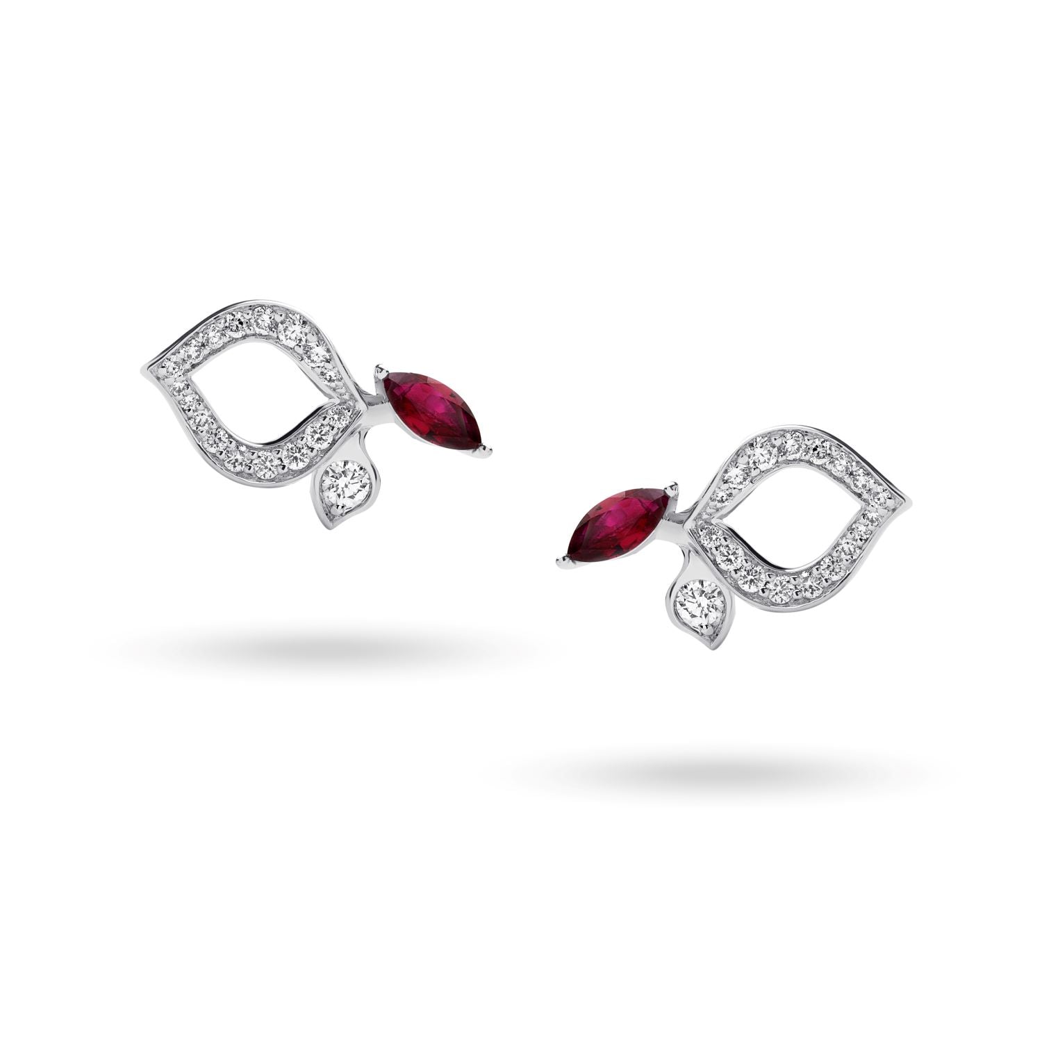 أقراط ياقوت صغيرة