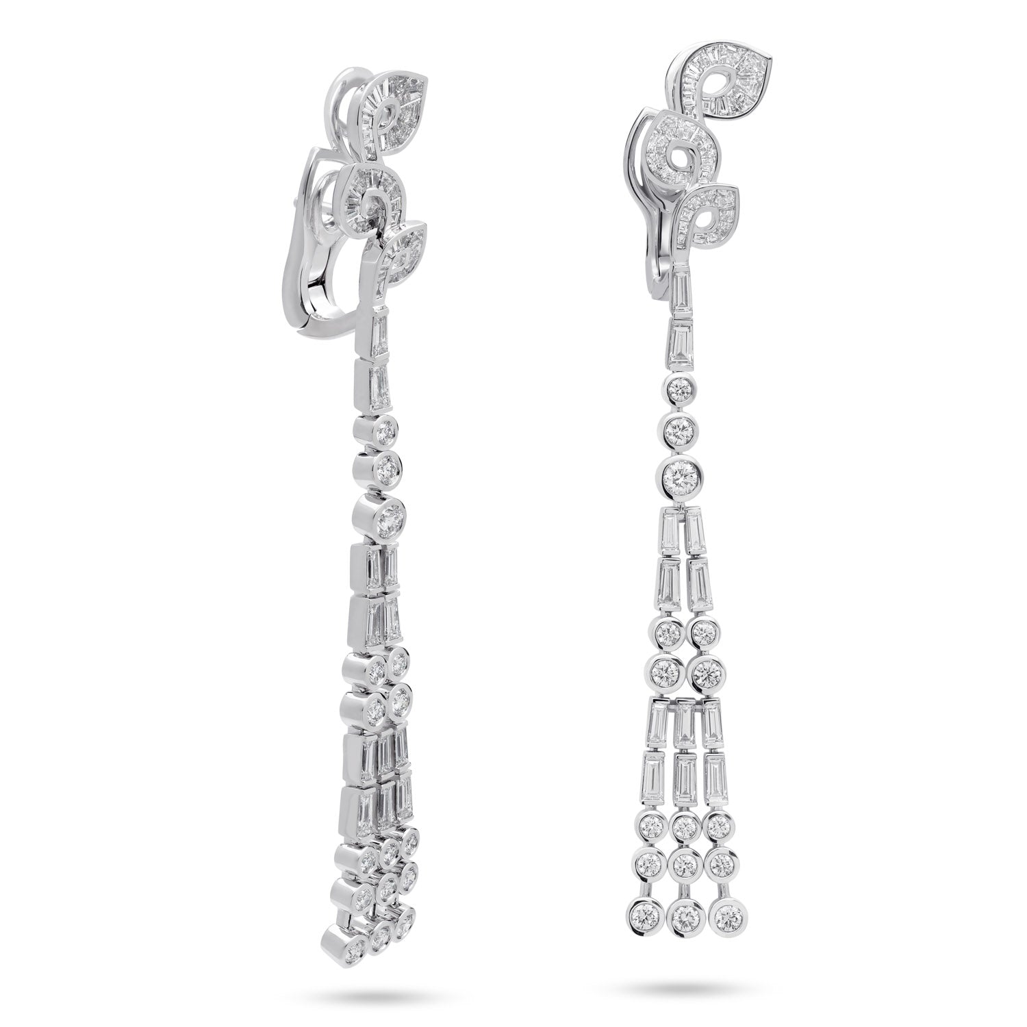 أقراط طويلة مرصعة بالألماس على شكل باغيت