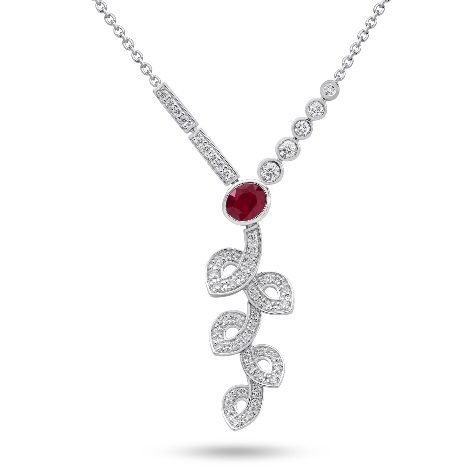 オーバル・ルビーのネックレス