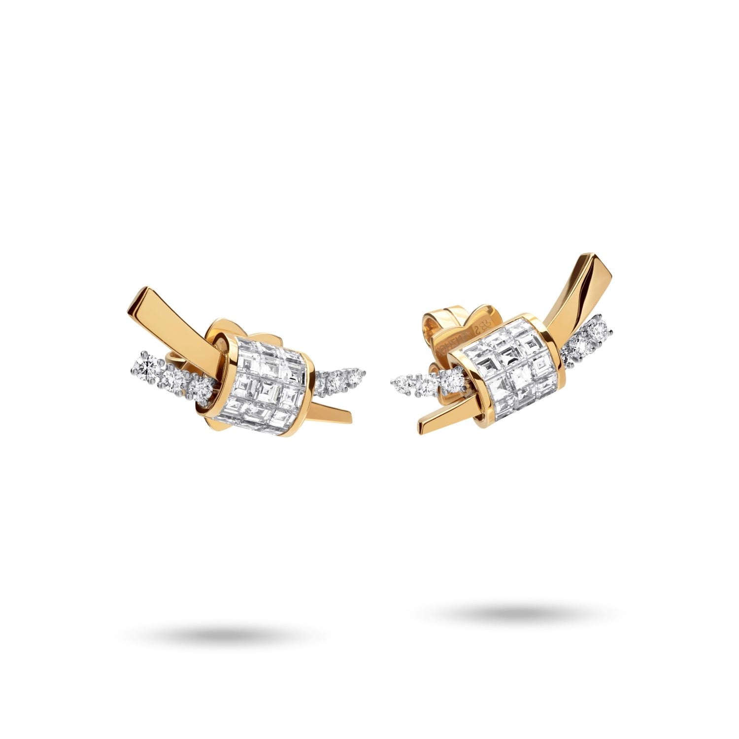 أقراط ألماس ثنائية اللون