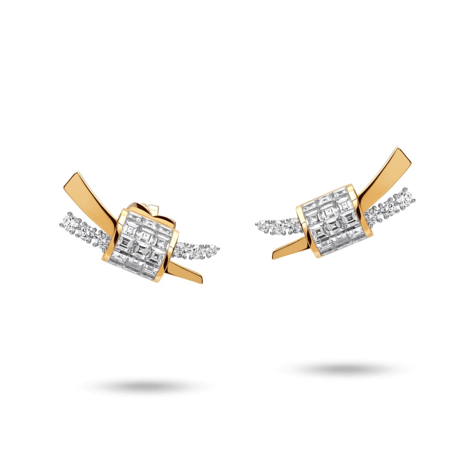 أقراط ألماس ثنائية اللون