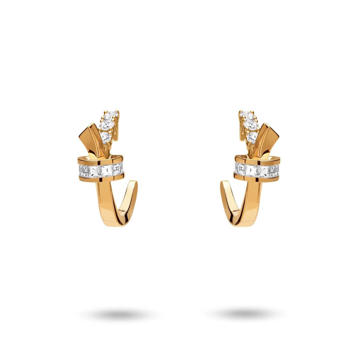 أقراط مرصعة بالماس