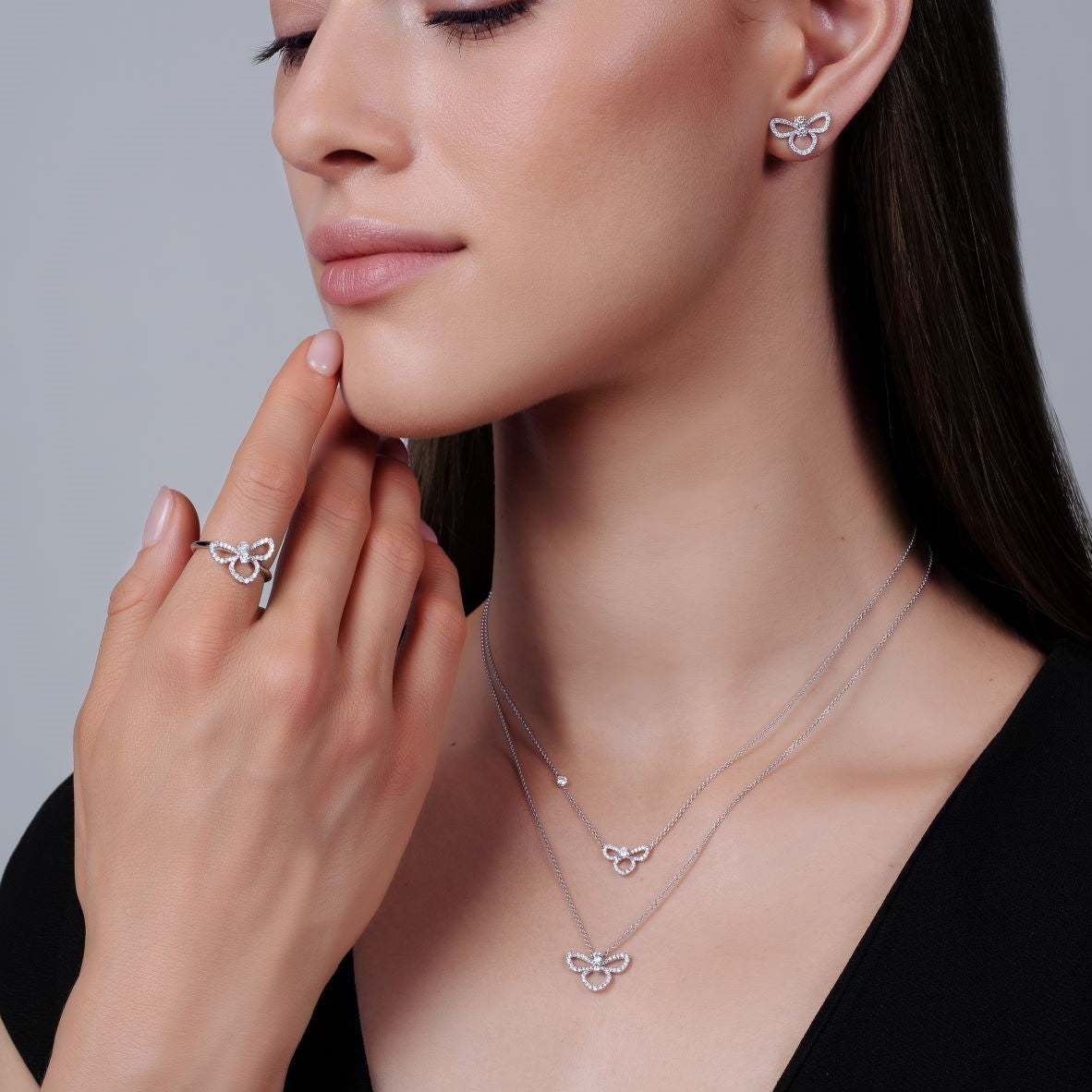 أقراط النحلة مع الماس