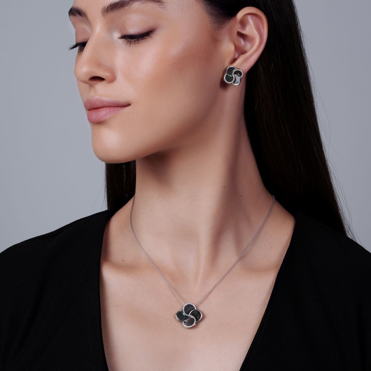 Necklace with Black Mother Of Pearl