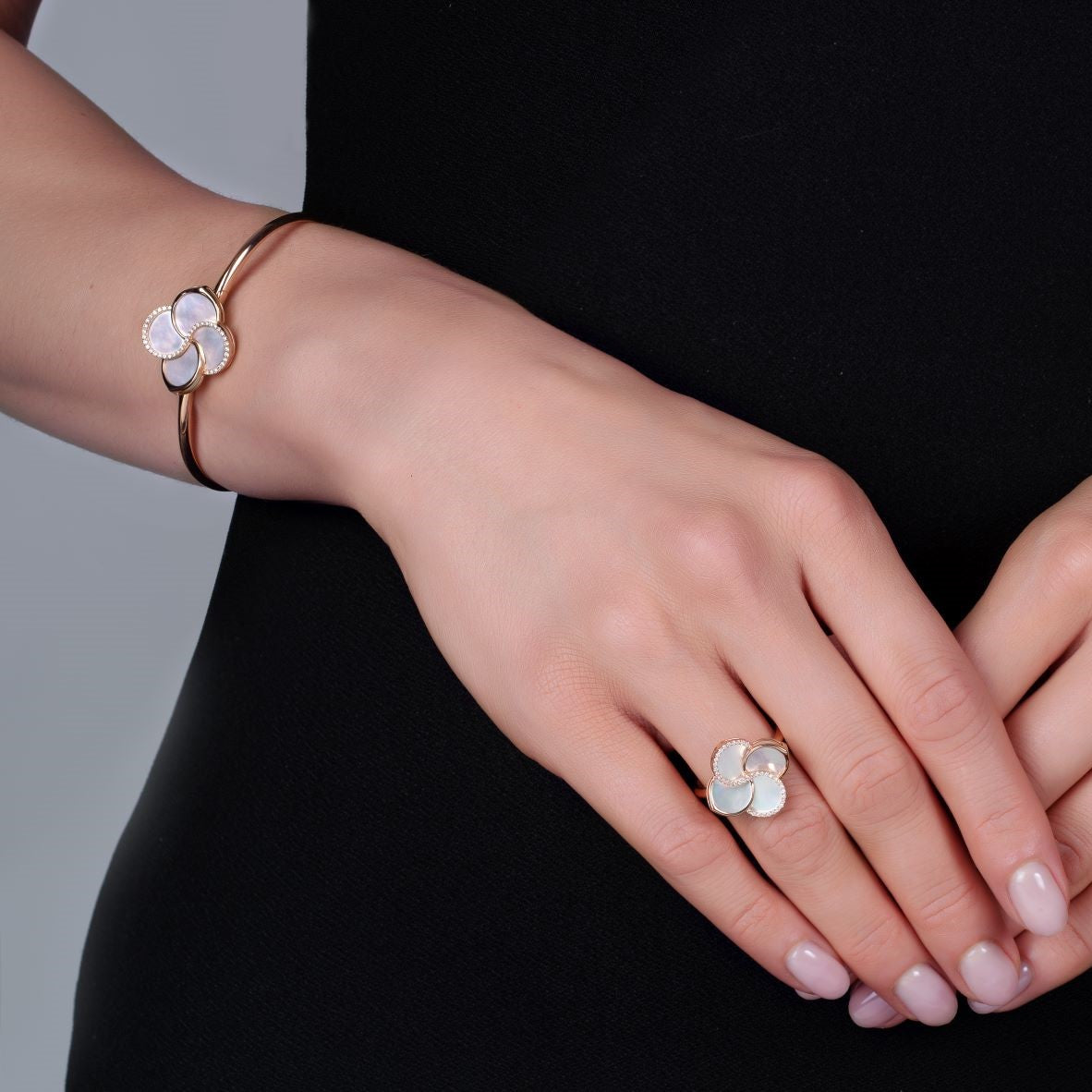 Ring with Mother Of Pearl