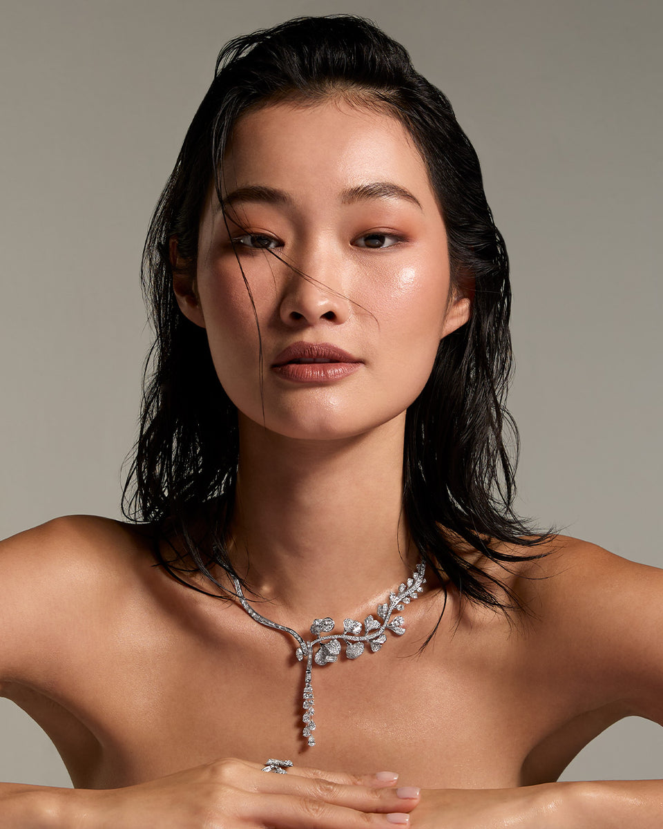 18k white gold necklace with diamonds