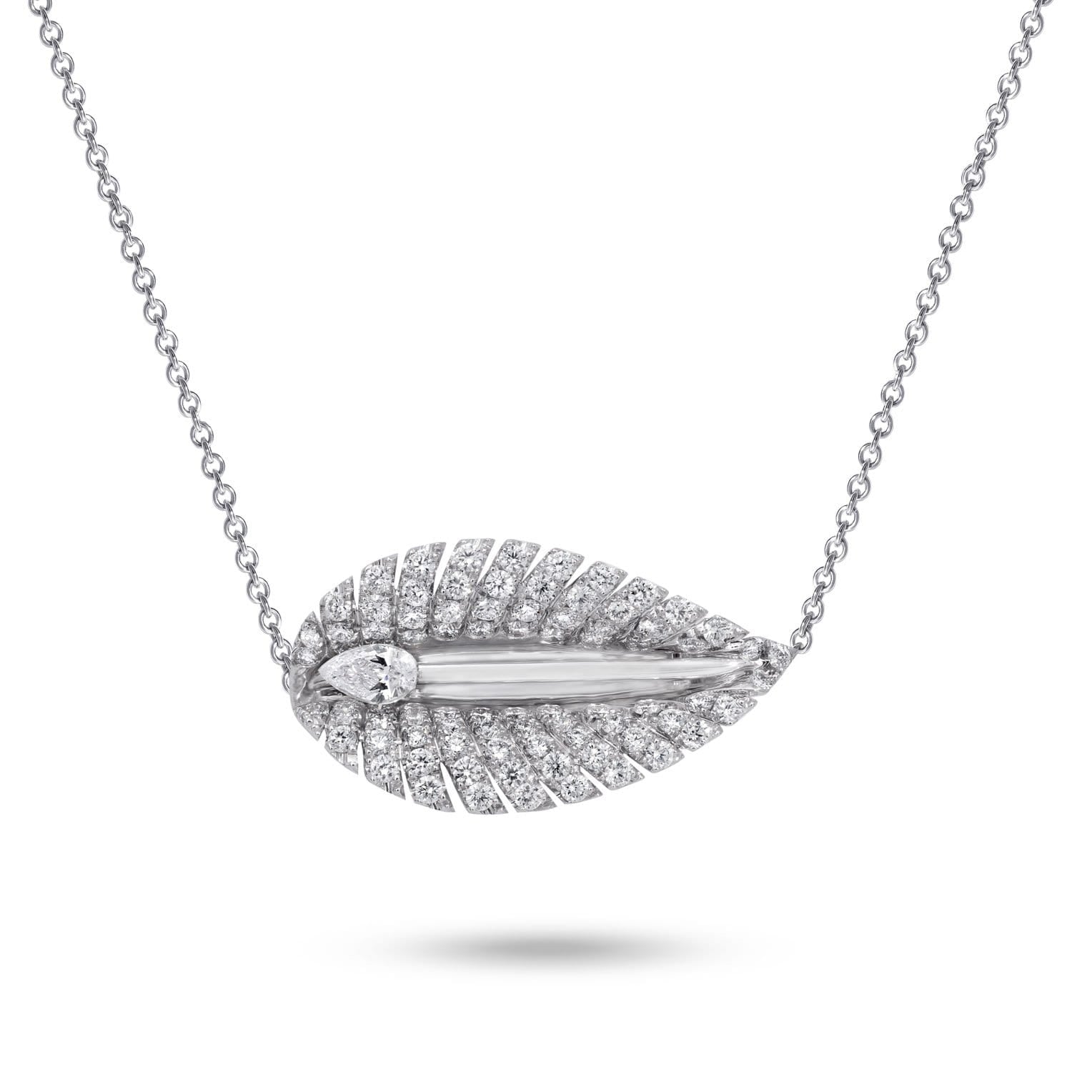 Necklace with moving Diamond
