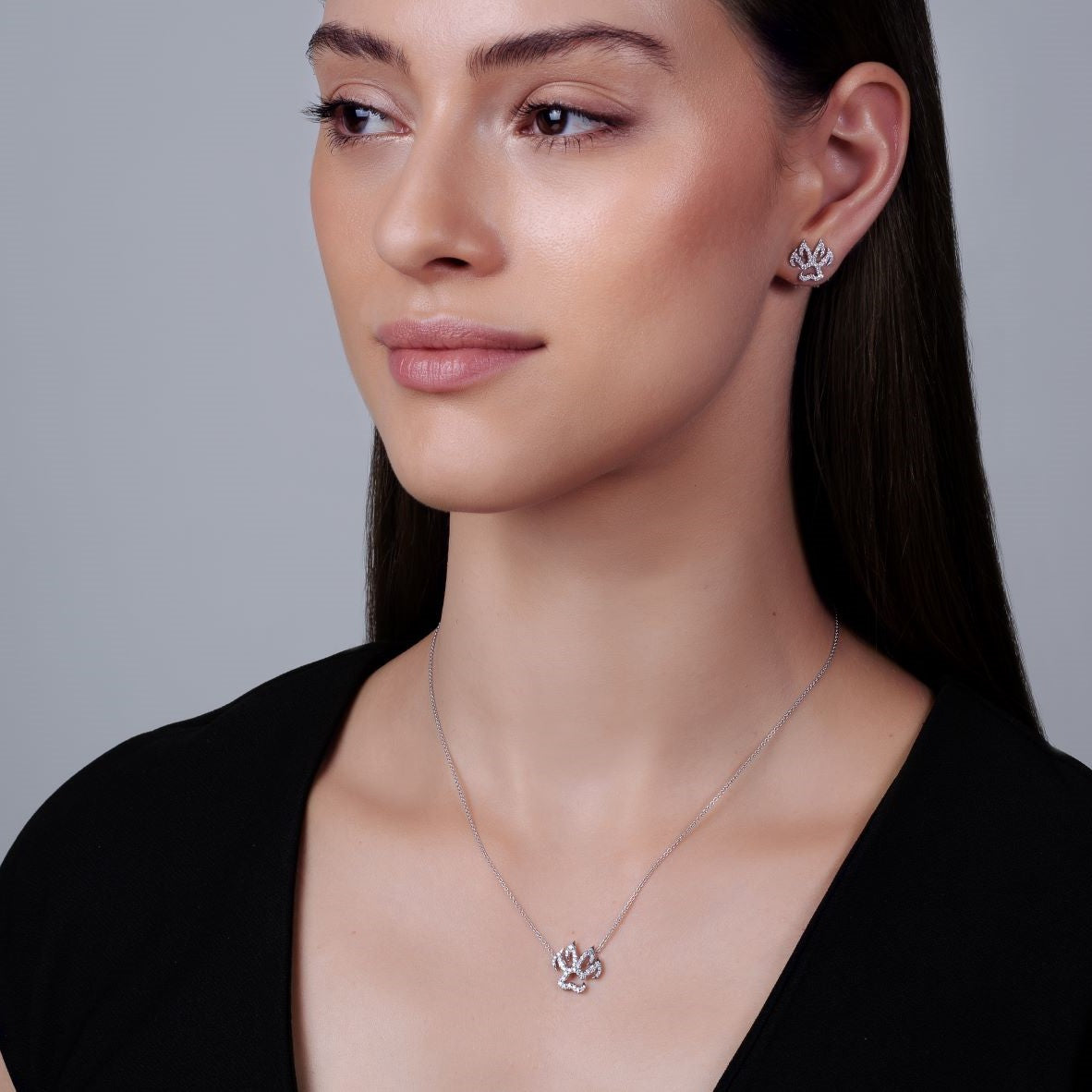 FERUS Necklace with Diamonds